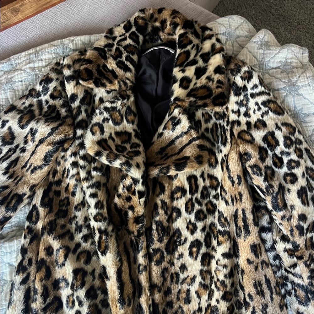 EUC Mango Faux Fur Leooard Coat XS - Picture 3 of 7